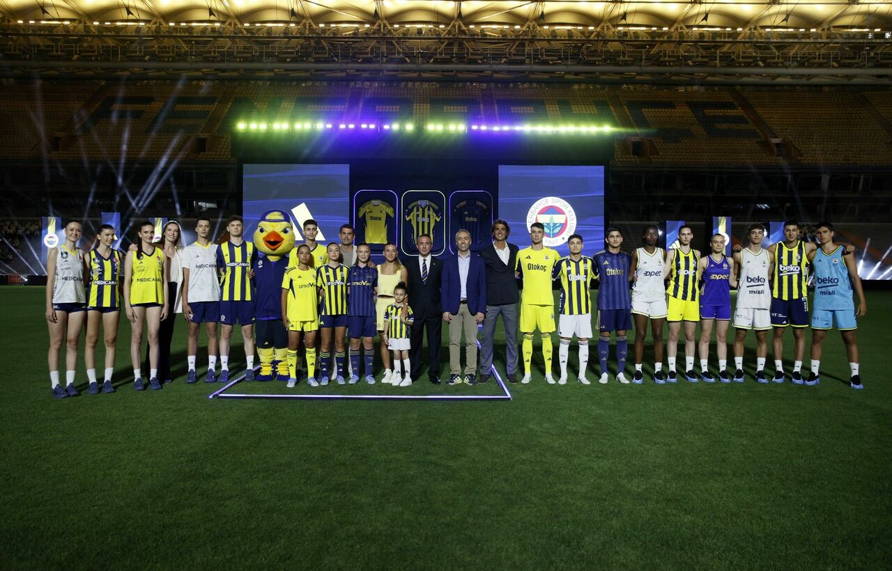 Fenerbahçe'nin 2025 2026 Sezonu Formalarının Lansmanı Yapıldı (4)