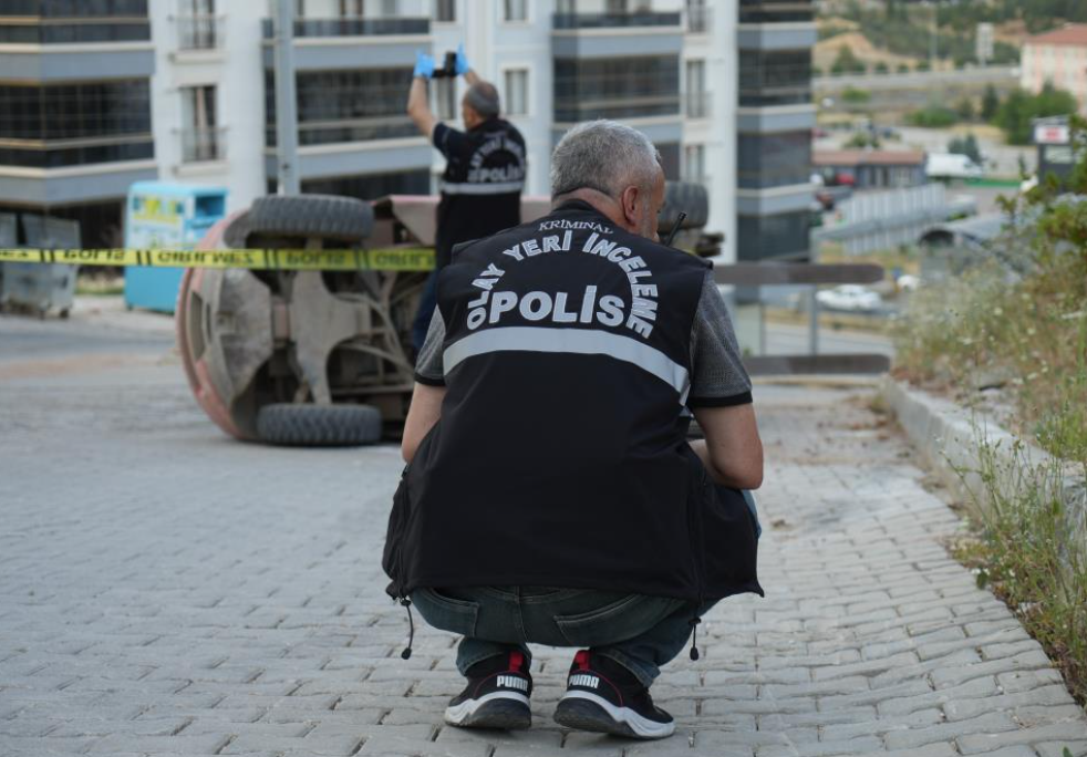Forkliftin Altında Kalan 16 Yaşındaki Sürücü Hayatını Kaybetti (3)