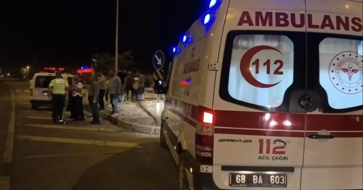 Genç Gazete Aksaray’da Kavşakta Kaza Hafif Ticari Araç Otomobille Çarpıştı, 1 Yaralı 1