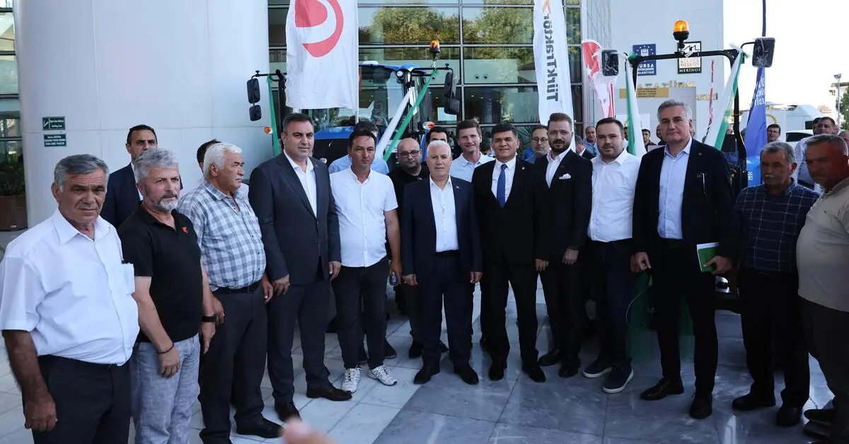 Genç Gazete Bursa Büyükşehir'den Kırsal Mahallelere Ekipman Desteği 38 Salça Makinesi Dağıtıldı 1