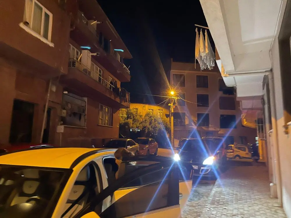 Genç Gazete Bursa'da Deprem Korkusuyla Geceyi Sokakta Geçirdiler 1