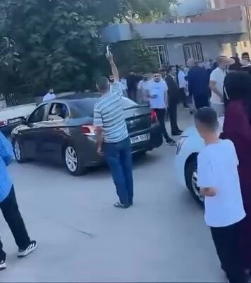 Genç Gazete Bursa’da Düğünde Tehlikeli Kutlama Uzun Namlulu Silahlarla Ateş Açıldı-1