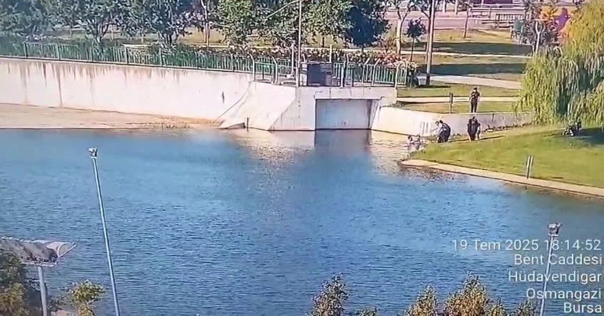 Genç Gazete Bursa’da Güvenlik Görevlisi Canını Hiçe Saydı Suya Düşen Bebeği Saniyeler İçinde Kurtardı 1