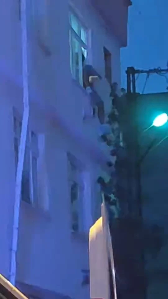 Genç Gazete Bursa’da İntihar Girişimi Polis Son Anda Müdahale Etti-1