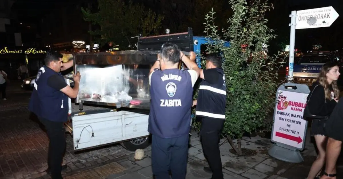 Genç Gazete Bursa’da Seyyar Satıcı Operasyonu 3 Minibüs Dolusu Ürün Toplandı 1