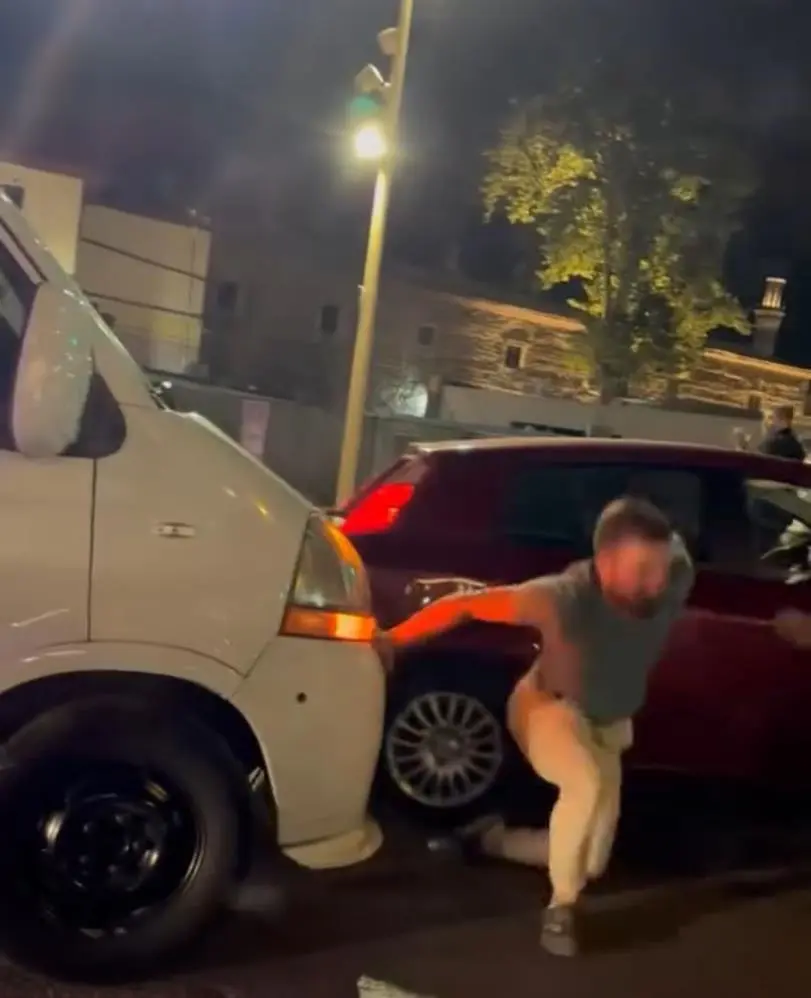 Genç Gazete Bursa’da Yol Verme Kavgası Büyüdü 3 Kişiye Araçla Çarptı 1