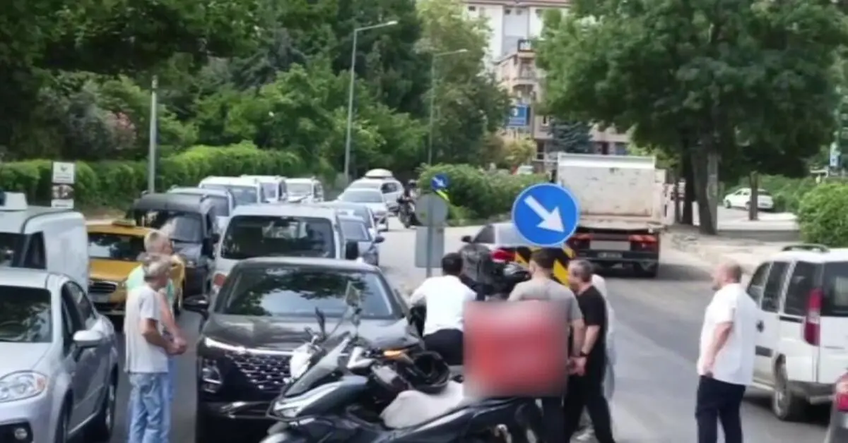 Genç Gazete Bursa'da Yol Verme Tartışması Yumruklu Kavgaya Dönüştü!