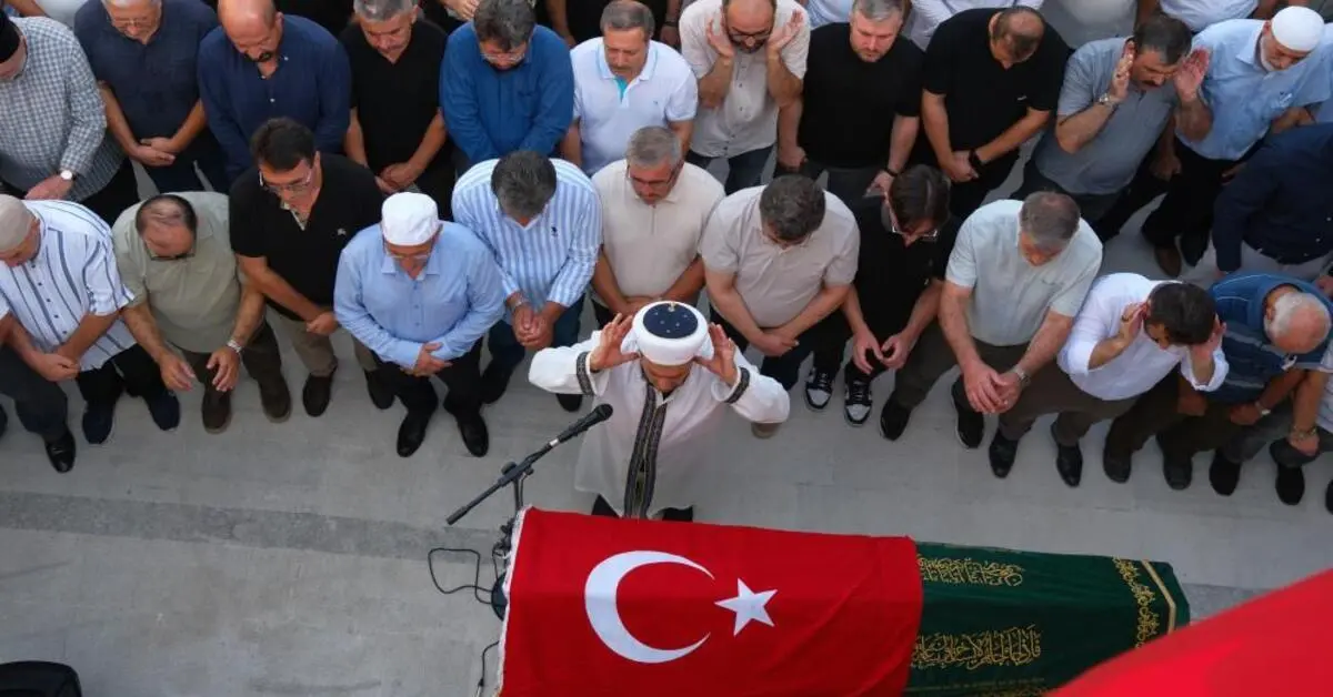 Genç Gazete Bursa’da Yürek Dağlayan Veda Babası Oğlunun Cenazesini Kıldırdı 1