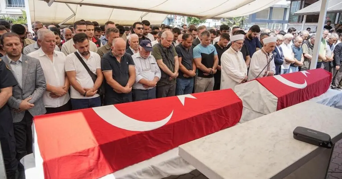 Genç Gazete Bursa’daki Yangında Şehit Olan 3 Gönüllü Kahraman Son Yolculuklarına Uğurlandı