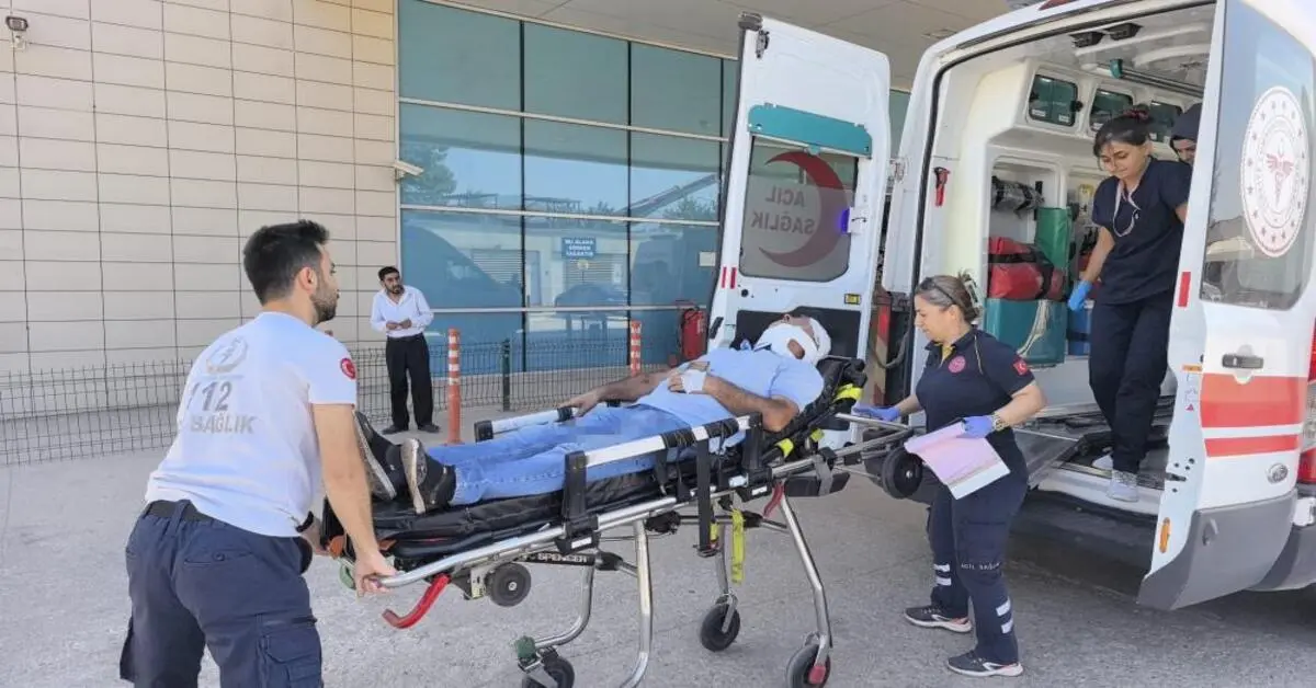 Genç Gazete İnegöl Alanyurt Yolunda Kaza Minibüs Bariyerlere Çarptı