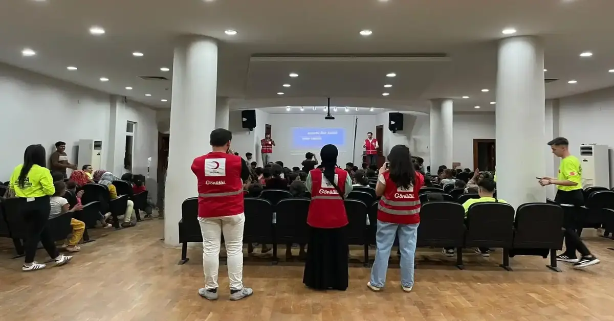 Genç Gazete İnegöl’de Anlamlı Buluşma Genç Kızılay’dan Çocuklara Sinema Sürprizi-1