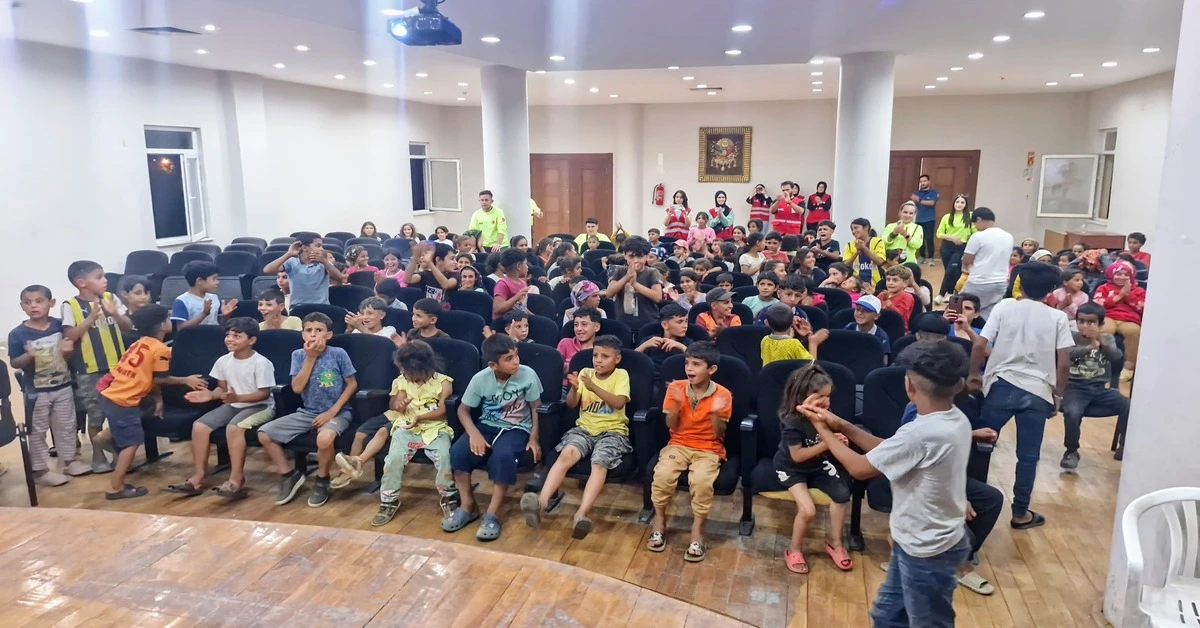 Genç Gazete İnegöl’de Anlamlı Buluşma Genç Kızılay’dan Çocuklara Sinema Sürprizi 20