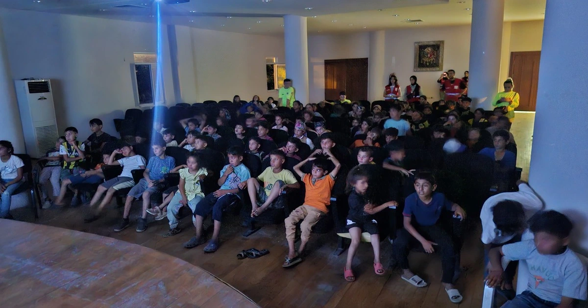 Genç Gazete İnegöl’de Anlamlı Buluşma Genç Kızılay’dan Çocuklara Sinema Sürprizi 40