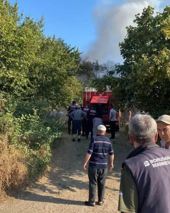 Genç Gazete İnegöl’de Bahçedeki İlaçlama Makinesi Alev Topuna Döndü 1
