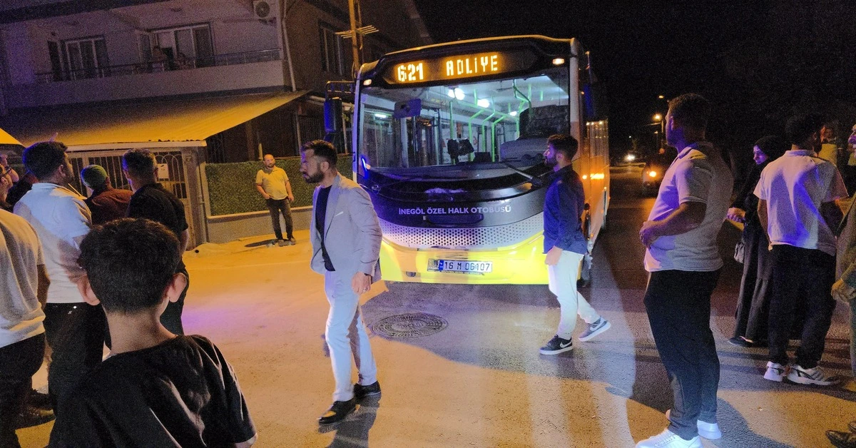 Genç Gazete İnegöl’de Belediye Otobüsü Ile Ticari Araç Çarpıştı 2 Yaralı 1