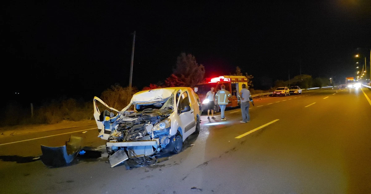 Genç Gazete İnegöl’de Feci Kaza Kamyonet Tırın Altına Girdi 1