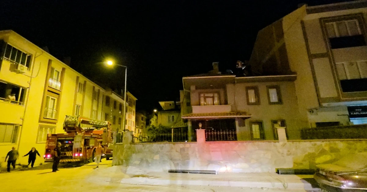 Genç Gazete İnegöl’de Gece Yarısı Yangın Bir Kişiye Oksijenle Müdahale Edildi 1