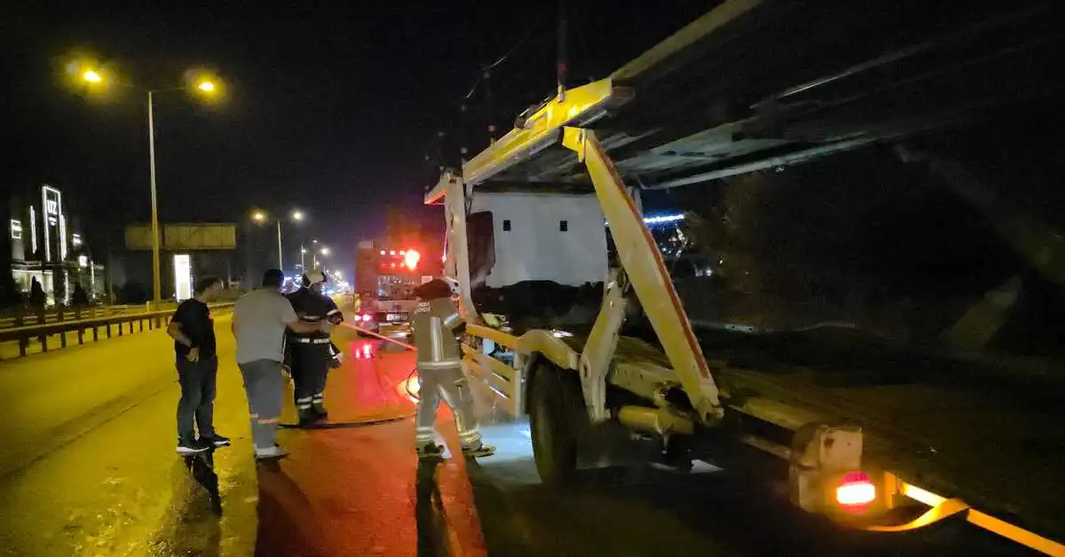 Genç Gazete İnegöl’de Hareket Halindeki Tır Alev Aldı, Ekipler Hızla Müdahale Etti