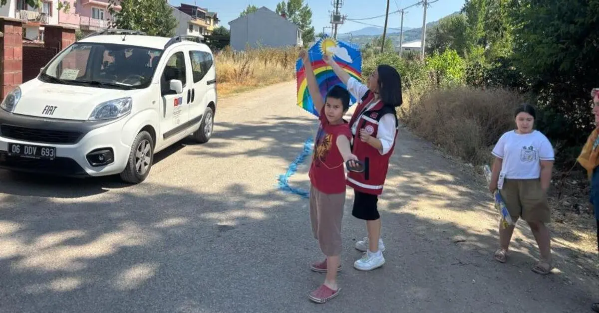 Genç Gazete İnegöl'de Uçurtma Yaparken Yaralanmıştı, Oğluna Sürpriz Uçurtma Geldi 2