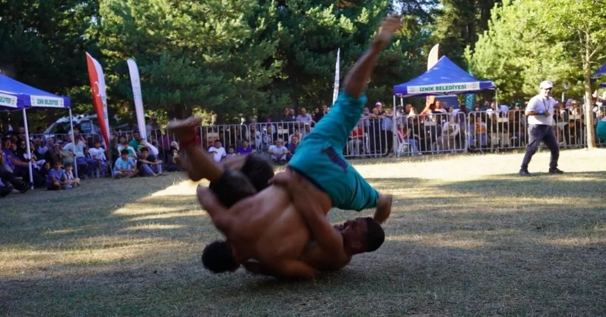 Genç Gazete İznik’te Elmalı Alıç Yaylası Karakucak Güreşleri Nefes Kesti