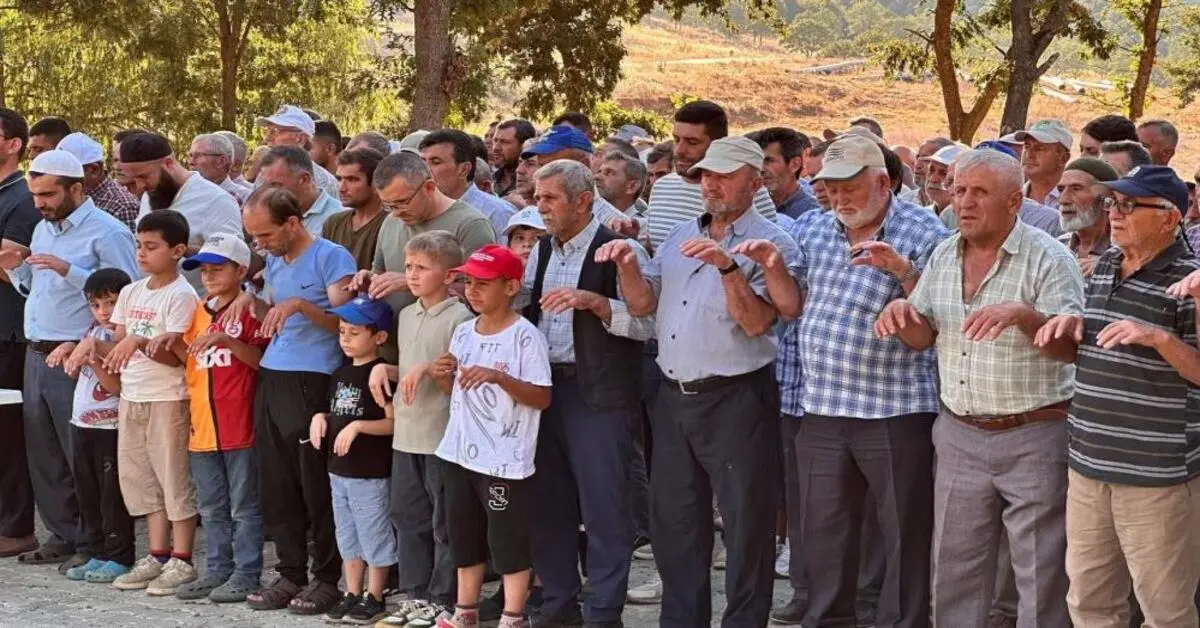 Genç Gazete İznik'te Kuraklık Ve Yangınlar İçin Eller Semaya Açıldı