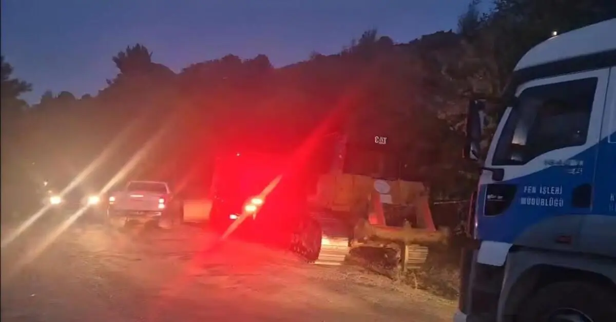 Genç Gazete Karacabey Belediyesi’nden Alacaat’taki Orman Yangınına Ekipman Ve Personel Desteği 1