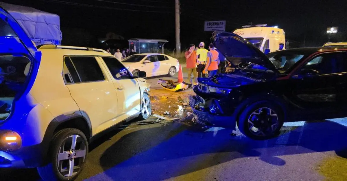 Genç Gazete Karşı Şeride Geçen Cip Kazaya Neden Oldu 5 Yaralı 1