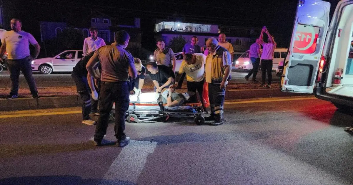 Genç Gazete Karşı Şeride Geçen Cip Kazaya Neden Oldu 5 Yaralı 2