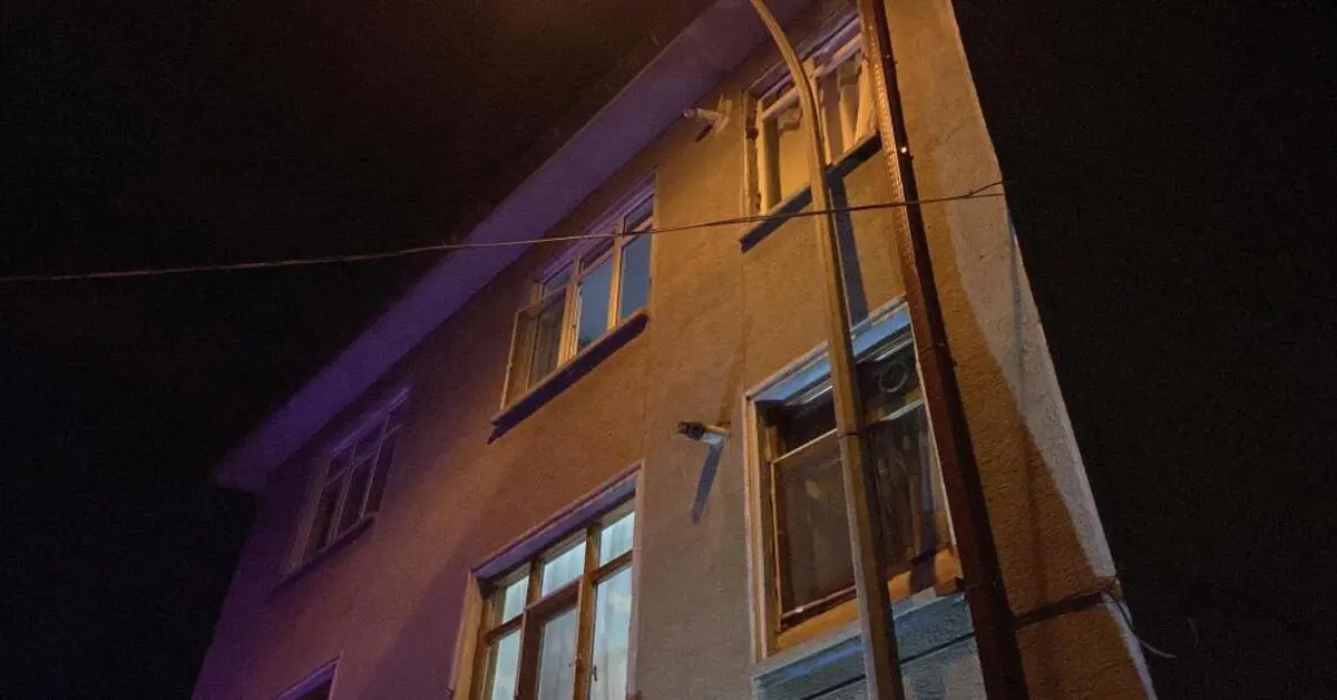 Genç Gazete Konya’da 3'Üncü Kattan Düşen 8 Yaşındaki Çocuk Ağır Yaralandı