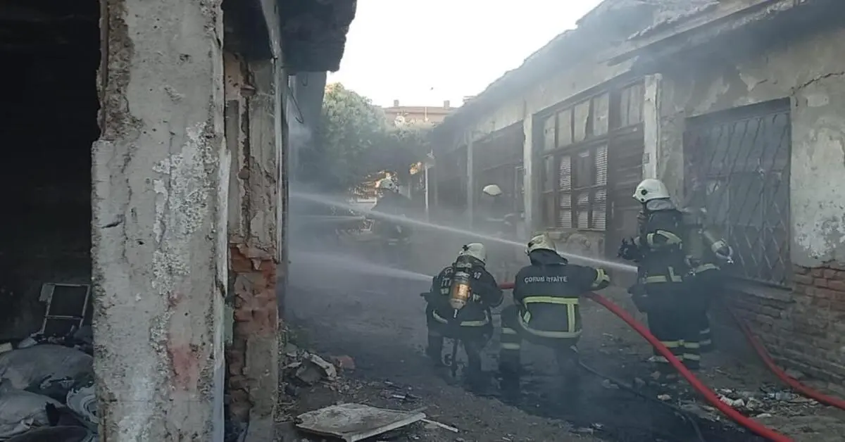 Genç Gazete Metruk İş Yerinde Yangın Korkutan Alevler Kontrol Altına Alındı 2
