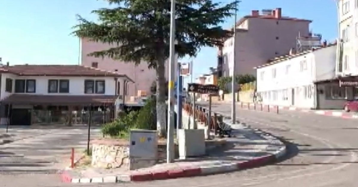 Genç Gazete Orhaneli’deki Orman Yangını Büyüyor Elektrikler Kesildi, Yol Trafiğe Kapatıldı