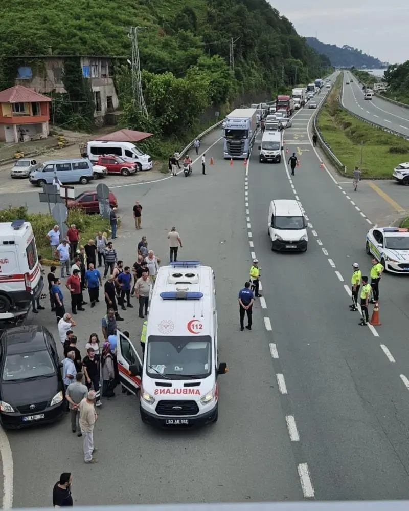 Genç Gazete Rize’de Feci Kaza 1 Ölü, 8 Yaralı 1