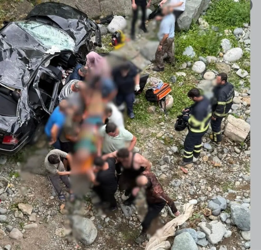 Genç Gazete Rize’de Feci Kaza 1 Ölü, 8 Yaralı