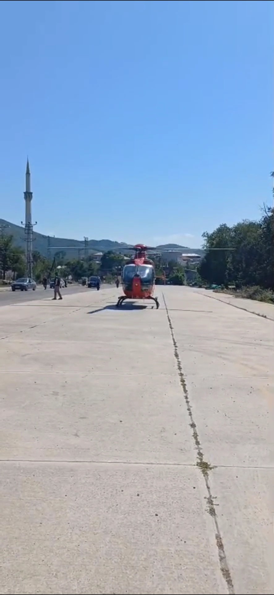 Gölette Boğulma Tehlikesi Geçiren Çocuğu Imam Kurtardı (1)