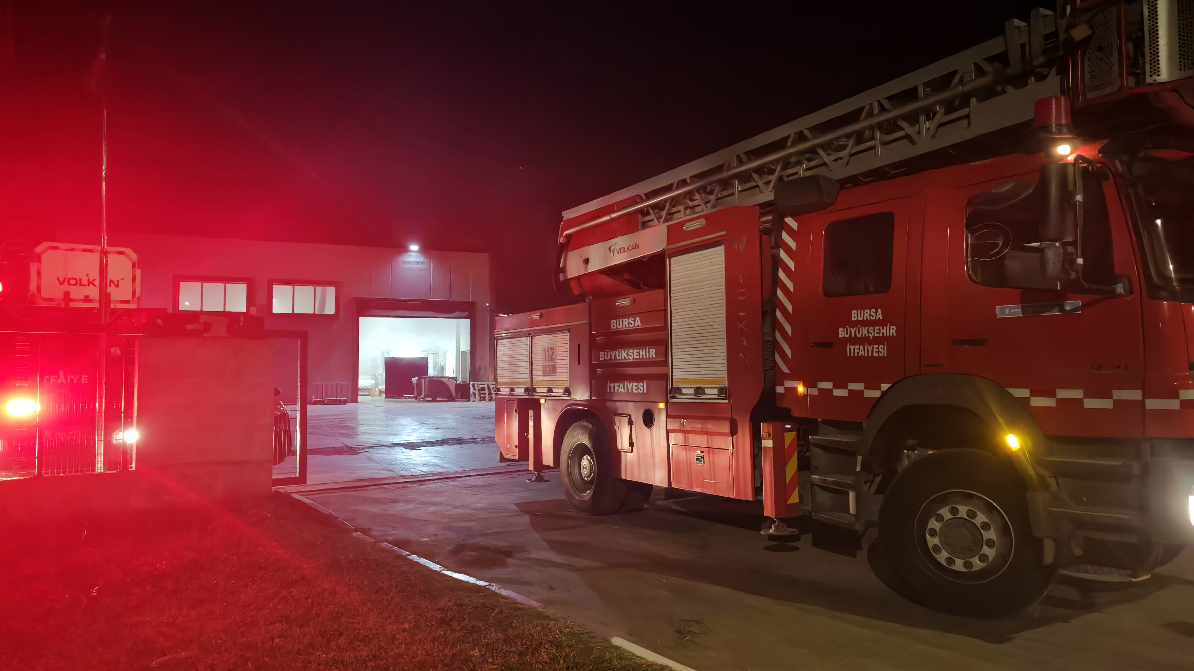 İnegöl Osb'de Tekstil Fabrikasında Yangın (1)