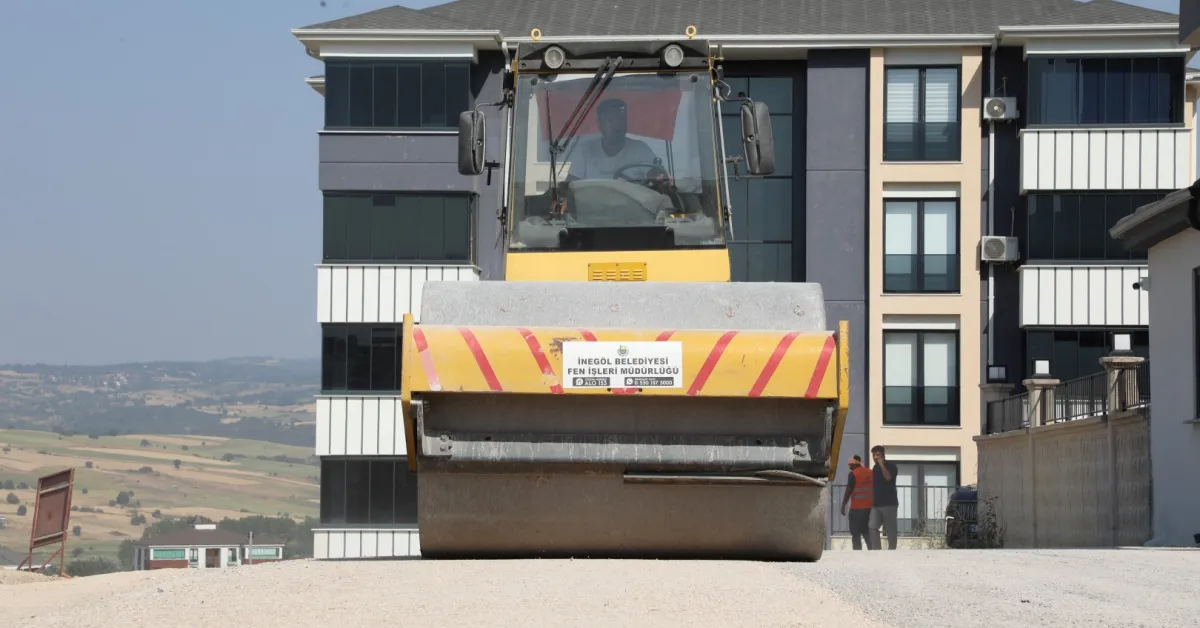 İnegöl’de 5 Mahallede 8 Sokağa Yeni Yol Ve Sathi Kaplama Çalışması (4)