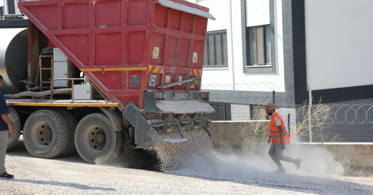 İnegöl’de 5 Mahallede 8 Sokağa Yeni Yol Ve Sathi Kaplama Çalışması (5)