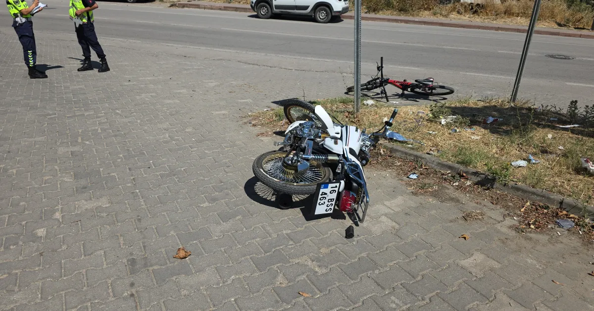 İnegöl’de Cip Ile Motosiklet Çarpıştı! 16 Yaşındaki Sürücü Ağır Yaralandı (2)