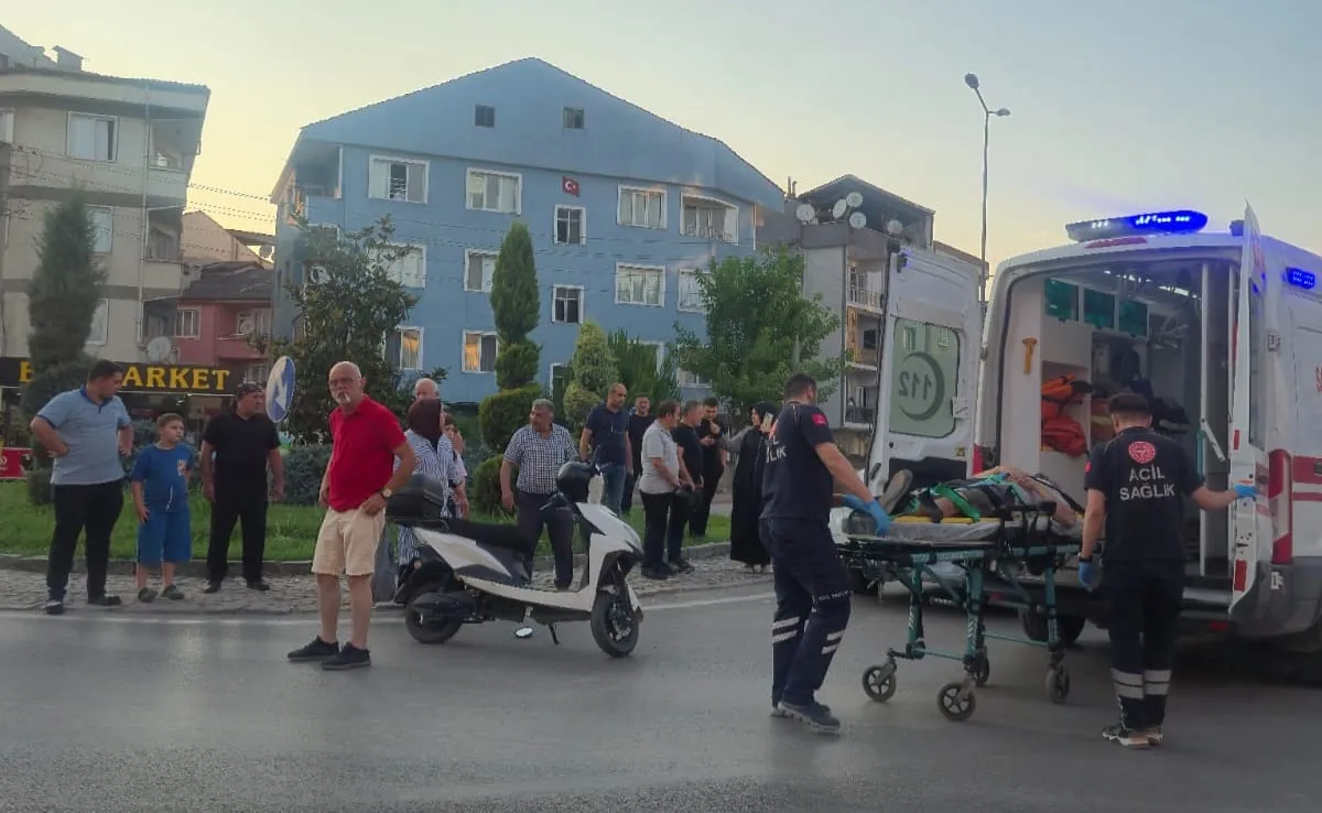 İnegöl’de Elektrikli Bisiklet Ile Otomobil Çarpıştı (1)