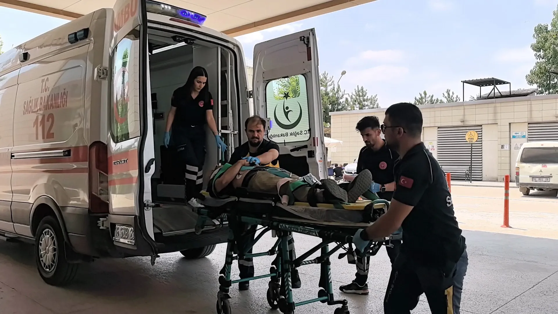 İnegöl'de Kerestelerin Üzerinden Düşen Işçi Hayatını Kaybetti! (2)