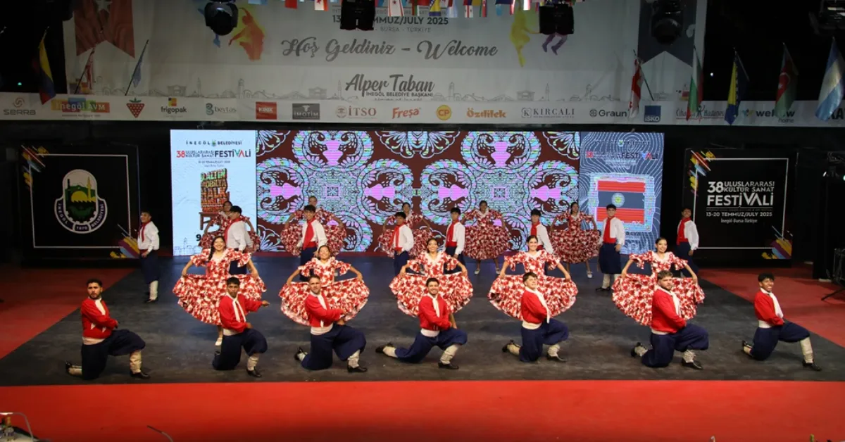 İnegöl’de Kültür Sofrası Kuruldu! 10 Ülke Aynı Masada Buluştu (10)