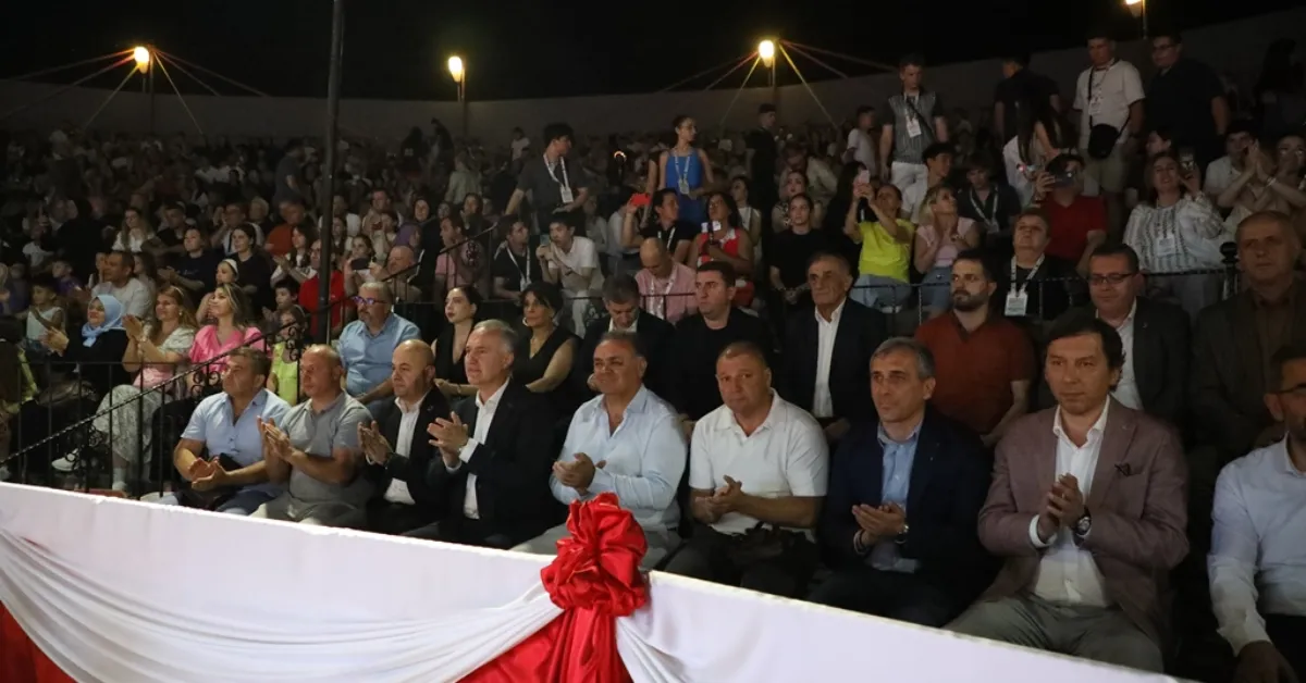 İnegöl’de Kültür Sofrası Kuruldu! 10 Ülke Aynı Masada Buluştu (11)