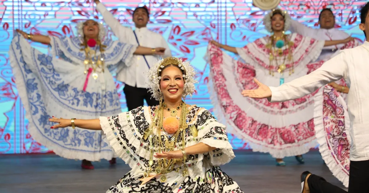 İnegöl’de Kültür Sofrası Kuruldu! 10 Ülke Aynı Masada Buluştu (12)