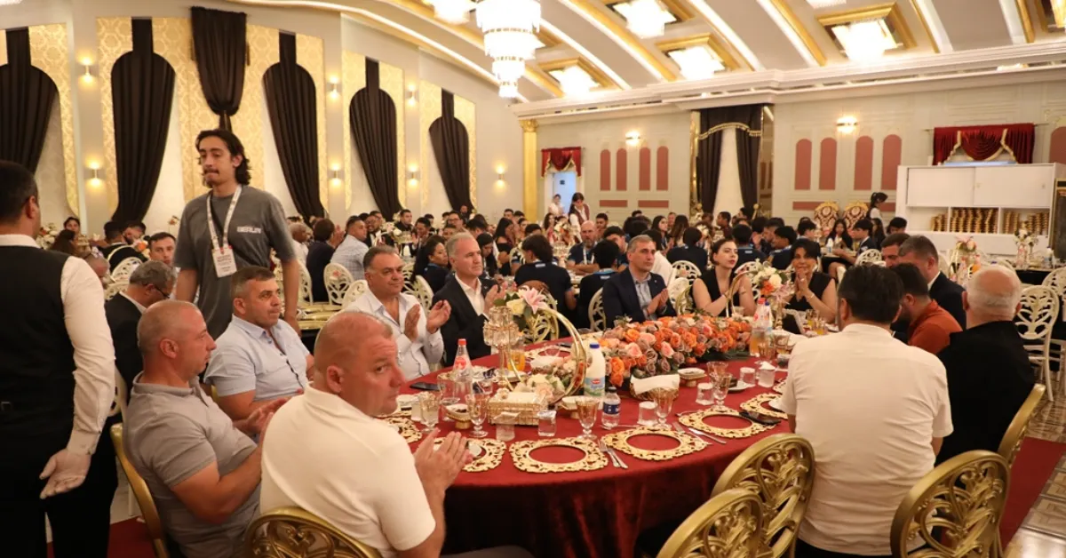 İnegöl’de Kültür Sofrası Kuruldu! 10 Ülke Aynı Masada Buluştu (17)