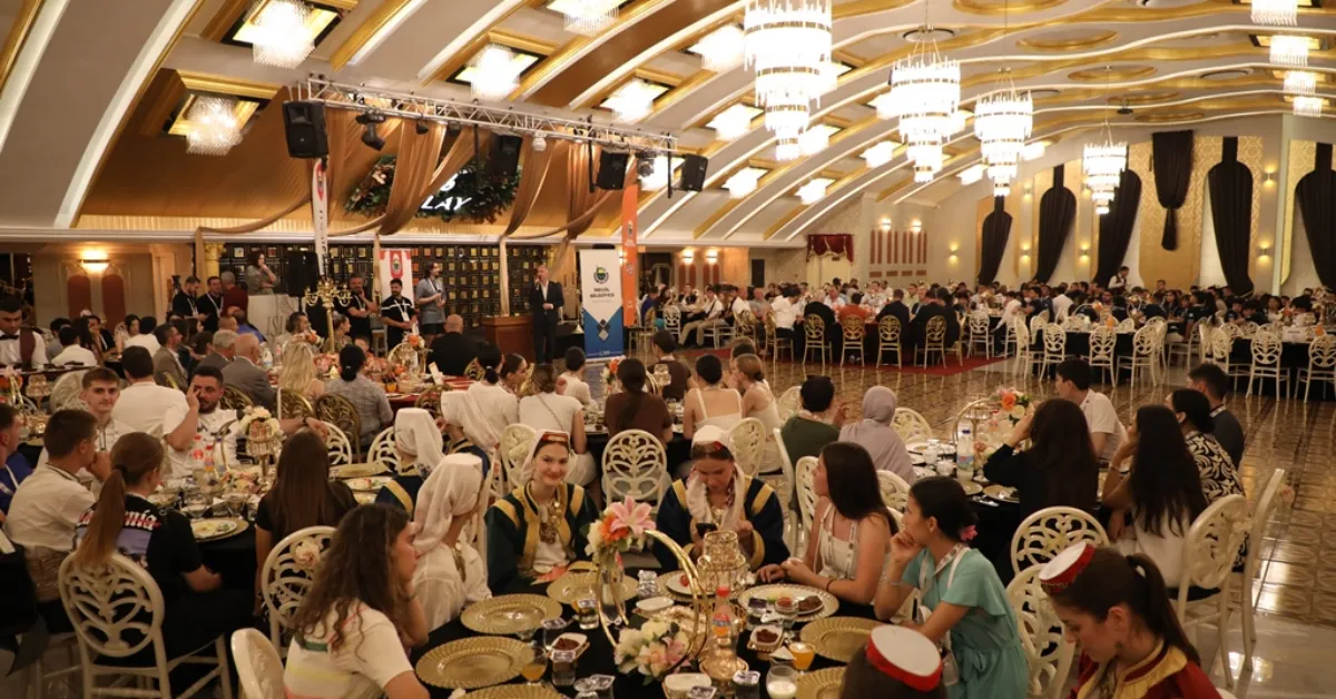 İnegöl’de Kültür Sofrası Kuruldu! 10 Ülke Aynı Masada Buluştu (19)