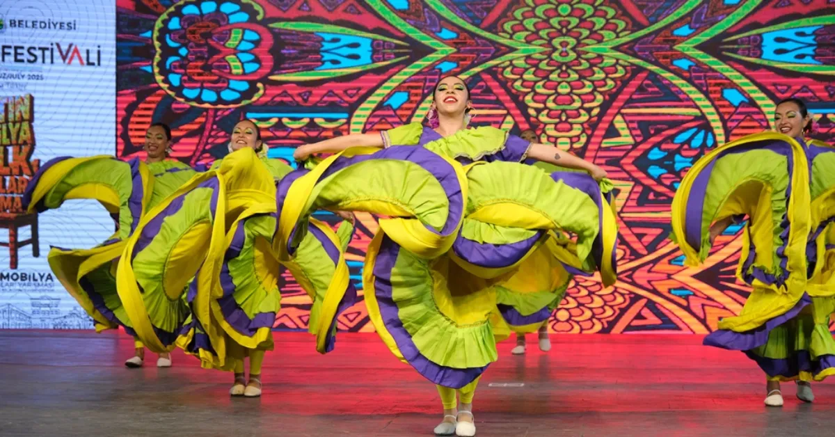 İnegöl’de Kültür Sofrası Kuruldu! 10 Ülke Aynı Masada Buluştu (4)
