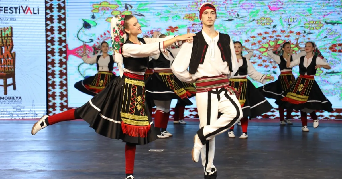 İnegöl’de Kültür Sofrası Kuruldu! 10 Ülke Aynı Masada Buluştu (7)