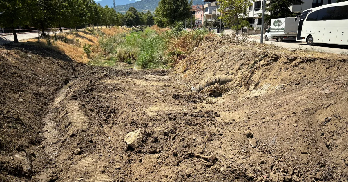 İnegöl’de Kuraklık Alarmı! Bedre Deresi Tamamen Kurudu (2)
