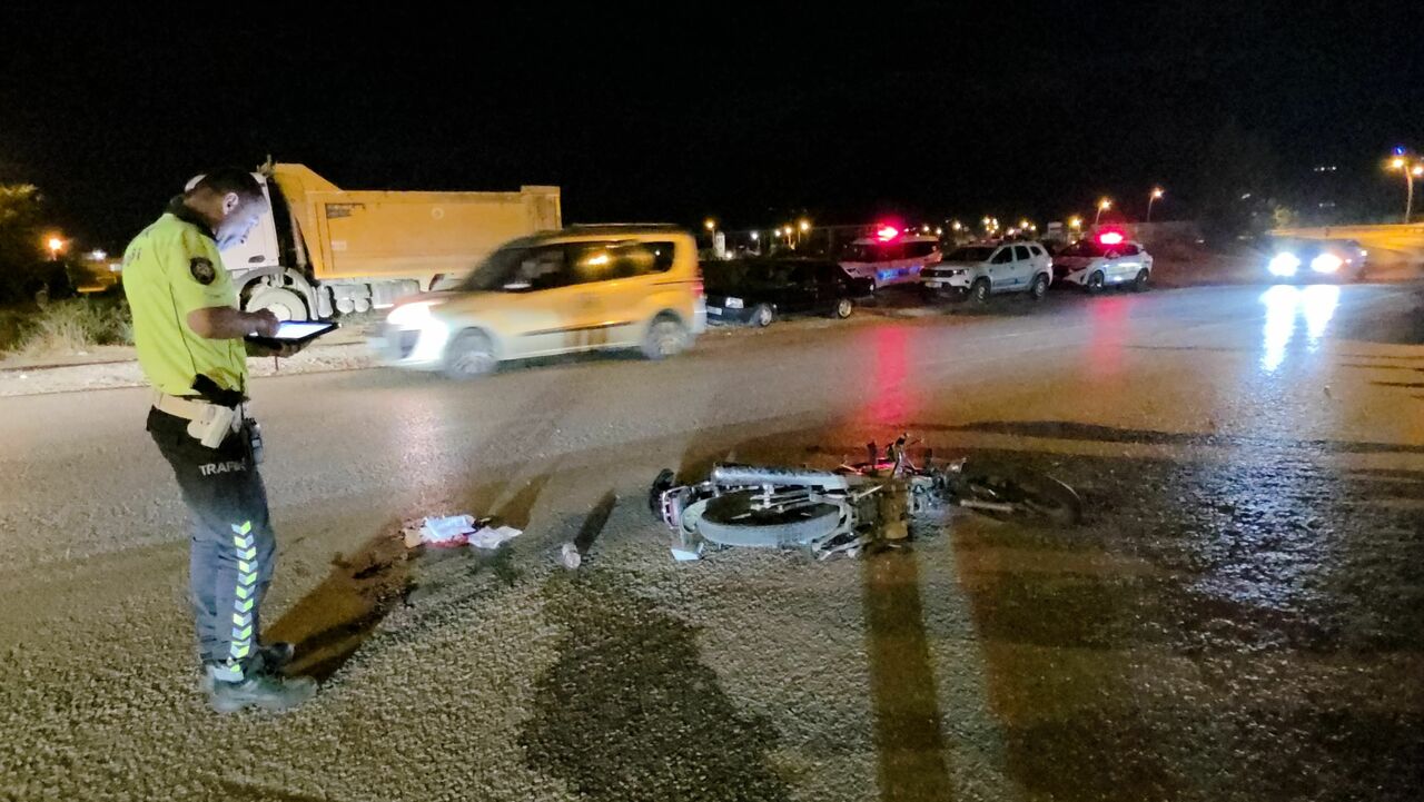 İnegöl’de Motosiklet Ile Otomobil Çarpıştı 1 Ağır Yaralı (3)