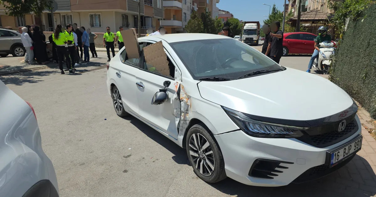 İnegöl’de Üç Araç Birbirine Girdi! 4 Kişi Yaralandı
